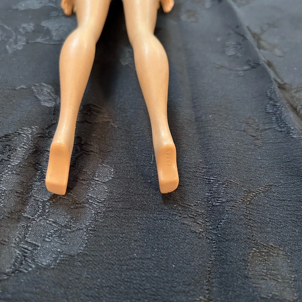 Barbie Fashion Queen doll with total bubble cut wig and black label blue top - Picture 3 of 12